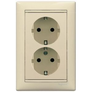 Розетка 2-м. с/у с/з LEGRAND VALENA Слон. Кость 774370