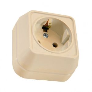 Розетка 1ОП с/з кремовая (квадрат) накладная Makel