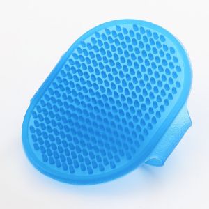 Щётка на руку для шерсти, прозрачная, 12 х 8,5 см, синяя   7625498